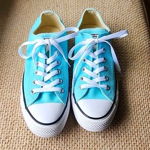 NWOT Women's Converse All Star Size 8